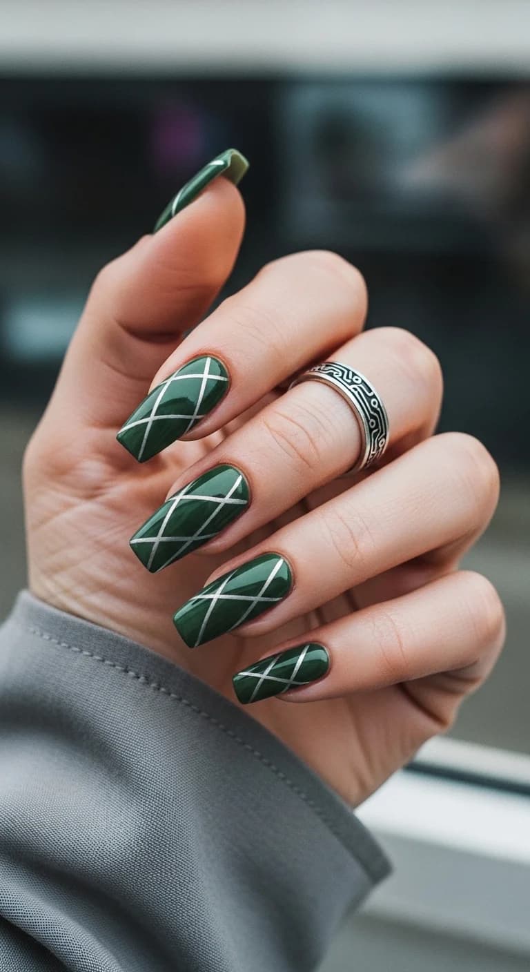 Emerald Lattice Elegance