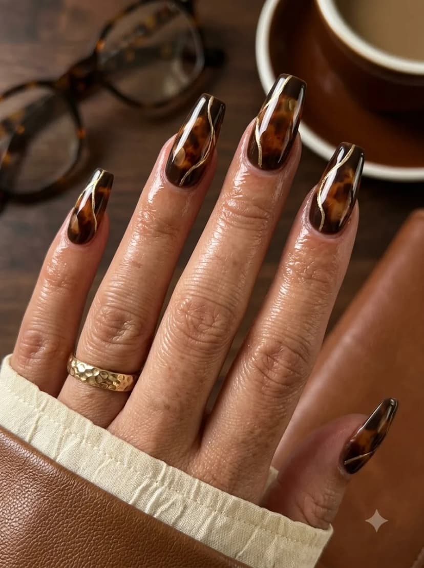 Tortoiseshell Gold Line Nails